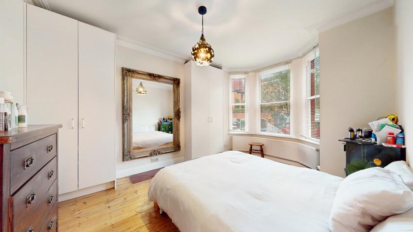 Two Bedroom With Private Garden Flat Wotton Road, CRICKLEWOOD